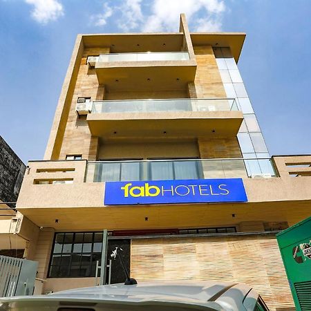 Fabhotel Clarks Suites Noida Kültér fotó