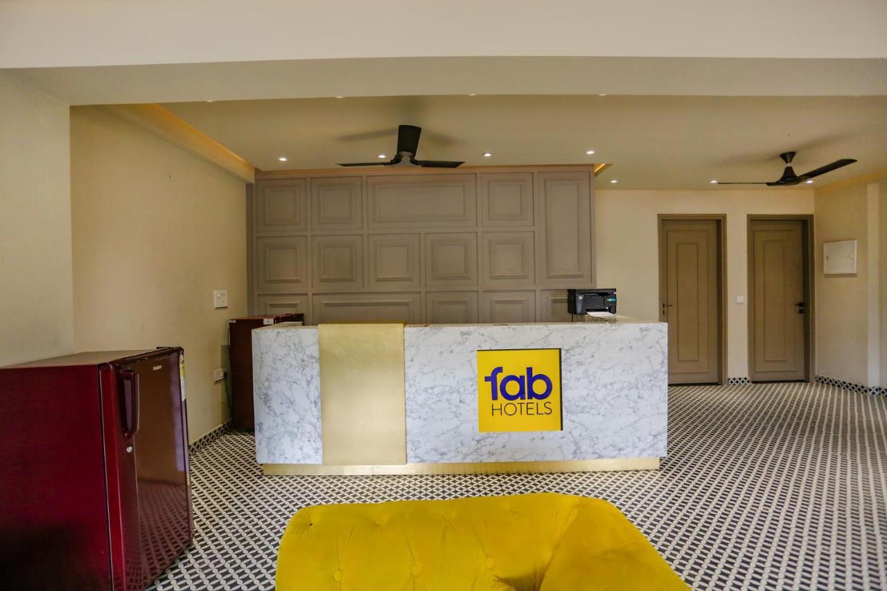 Fabhotel Clarks Suites Noida Kültér fotó